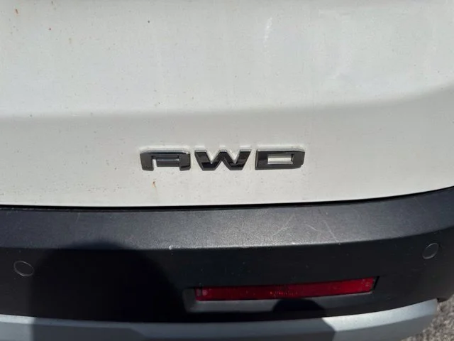 Used 2022 White GMC SLT image 15