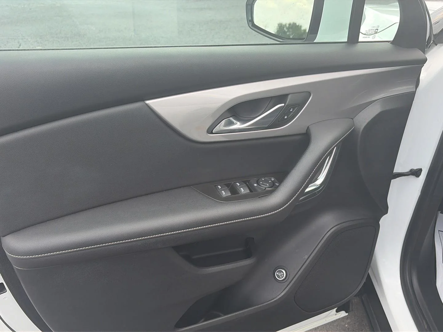 Used 2023 Summit White Chevrolet 2LT image 9