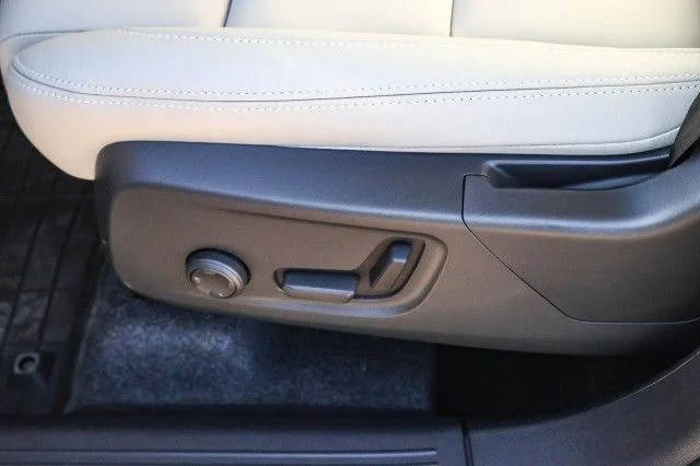 2026 Volvo XC40 Plus - Photo 20