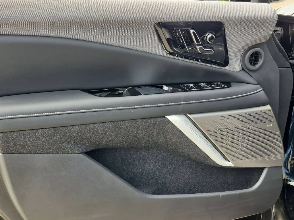 2027 Cadillac OPTIQ Luxury - Photo 21