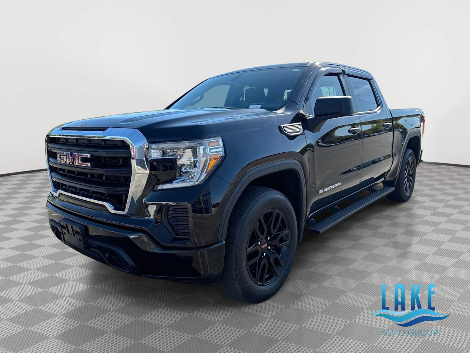 2020 GMC Sierra Base 4WD Crew Cab Short Box's photo