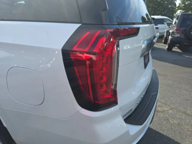 Used 2024 White GMC Denali image 37