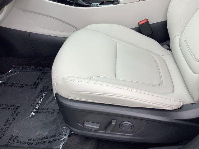 New 2026 White Pearl Hyundai SEL Plus image 15