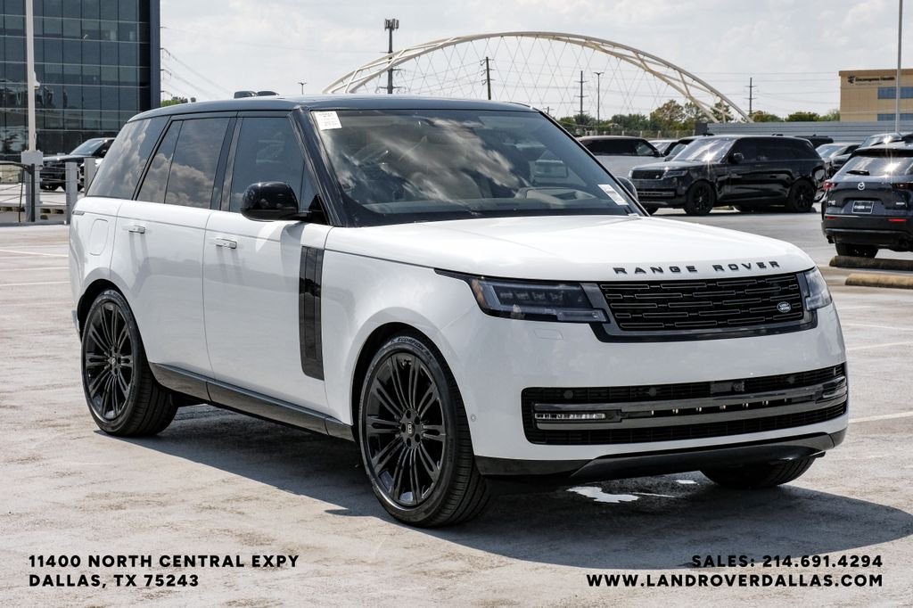 New 2027 Fuji White Land Rover SE image 4