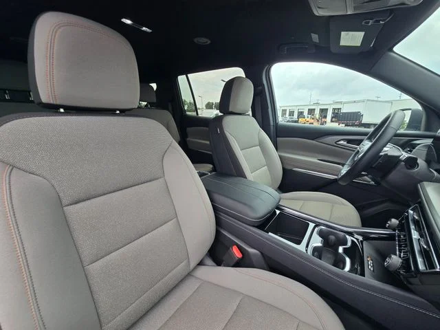 Used 2025 White Chevrolet LT image 21
