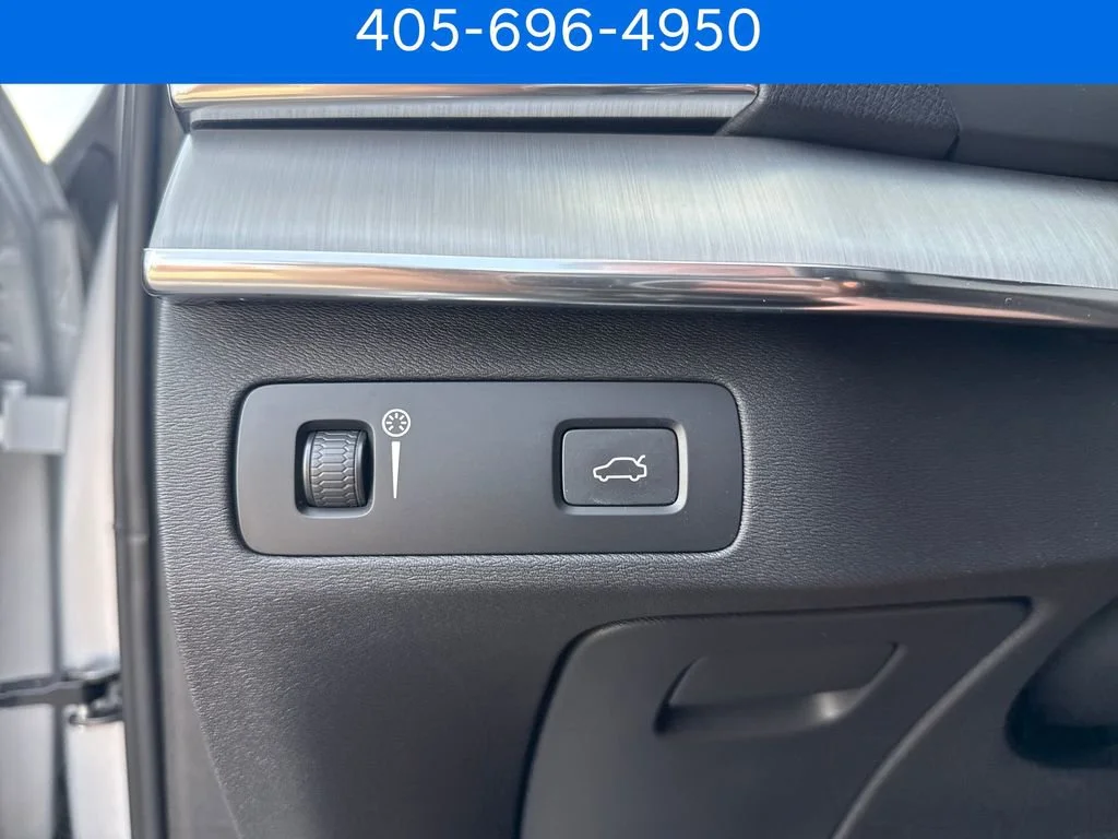 Pre-Owned 2022 Volvo XC90 Momentum