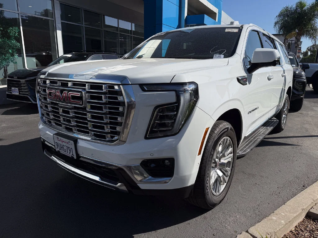 Used 2025 Summit White GMC Denali image 2