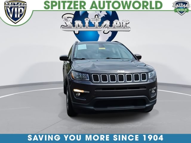 Used 2019 Gray Jeep Latitude image 3