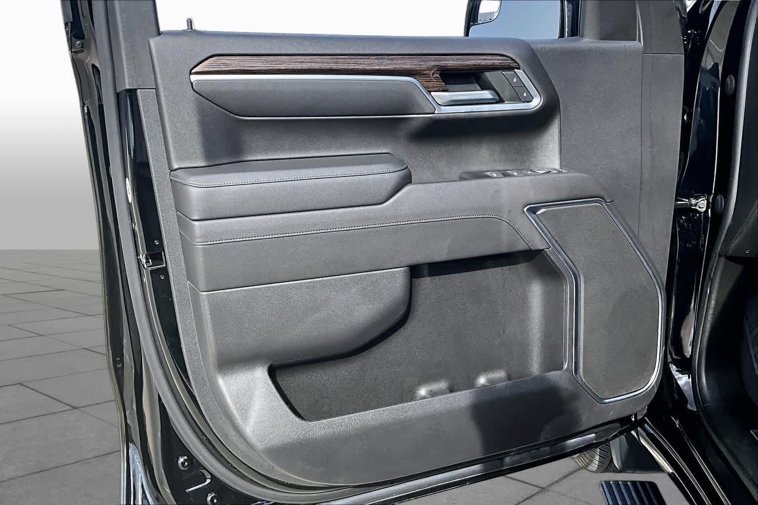 Used 2022 Onyx Black GMC Elevation image 25
