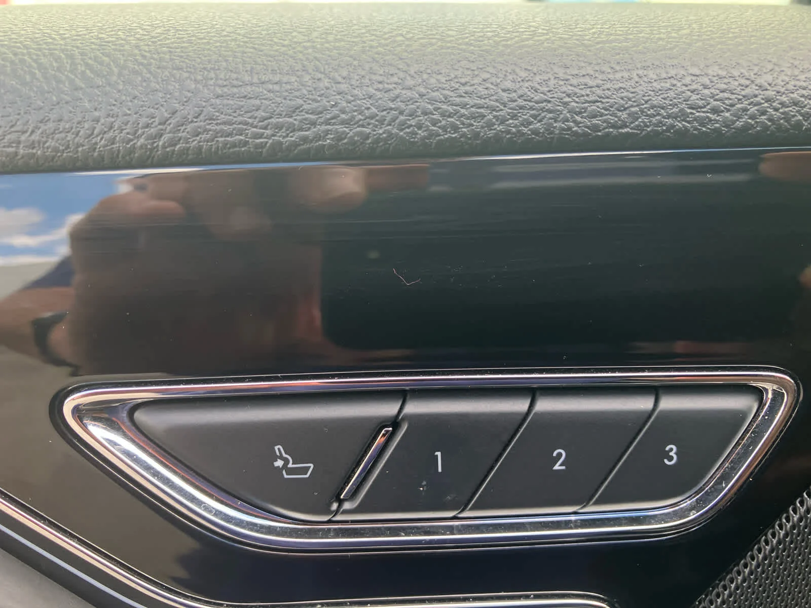 Used 2020 Infinite Black Metallic Lincoln Reserve image 11