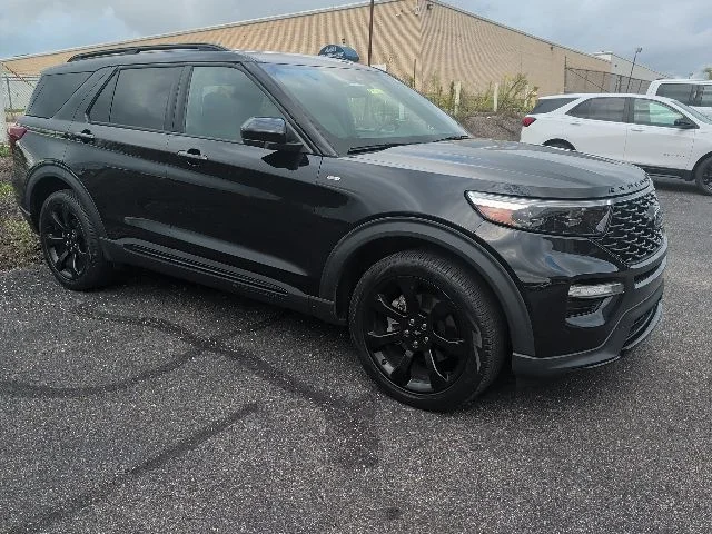 Certified Used 2023 Agate Black Metallic Ford ST-Line image 12