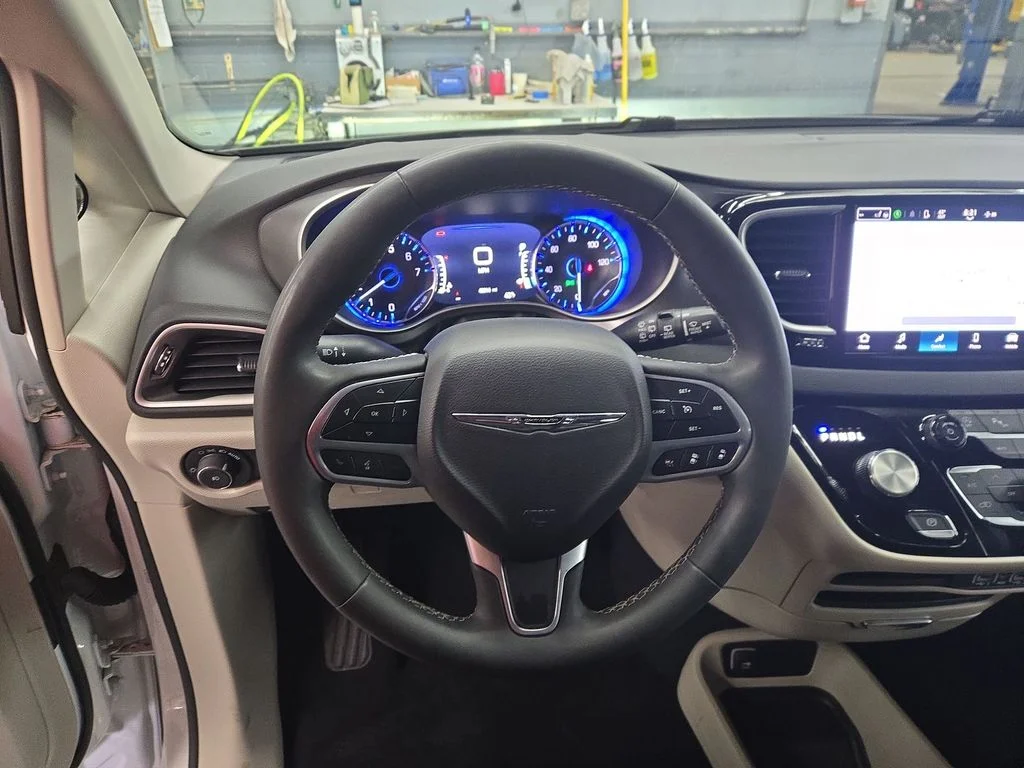 Used 2024 White Chrysler Touring L image 11