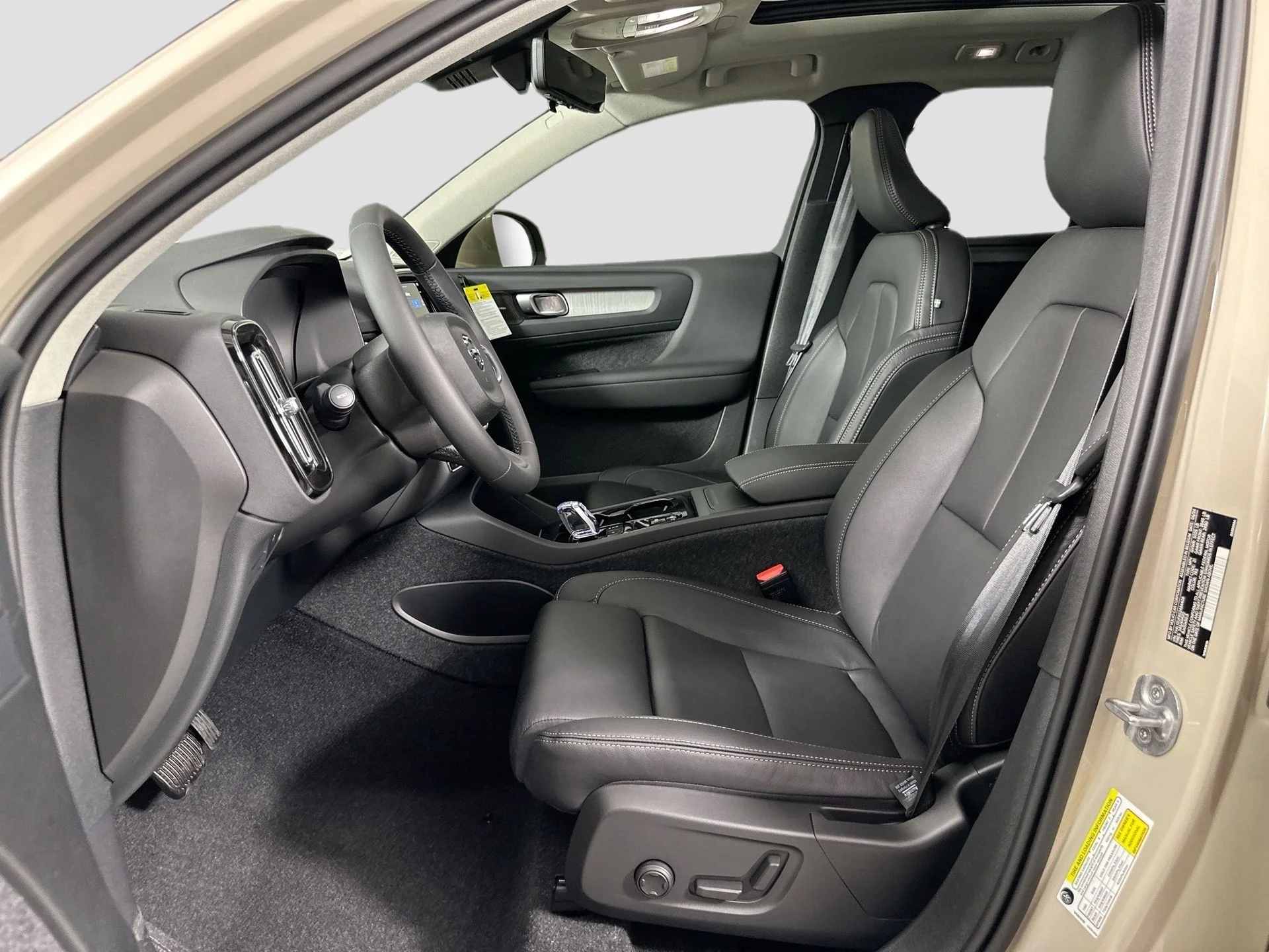 2025 Volvo XC40 Ultra - Photo 15