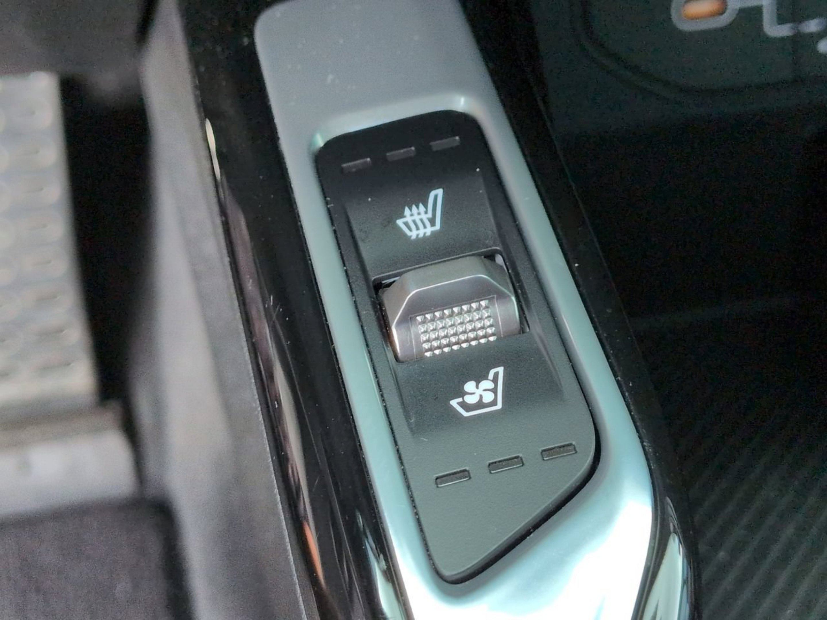 Certified Used 2024 Ebony Black Kia X-Line SX Prestige image 25