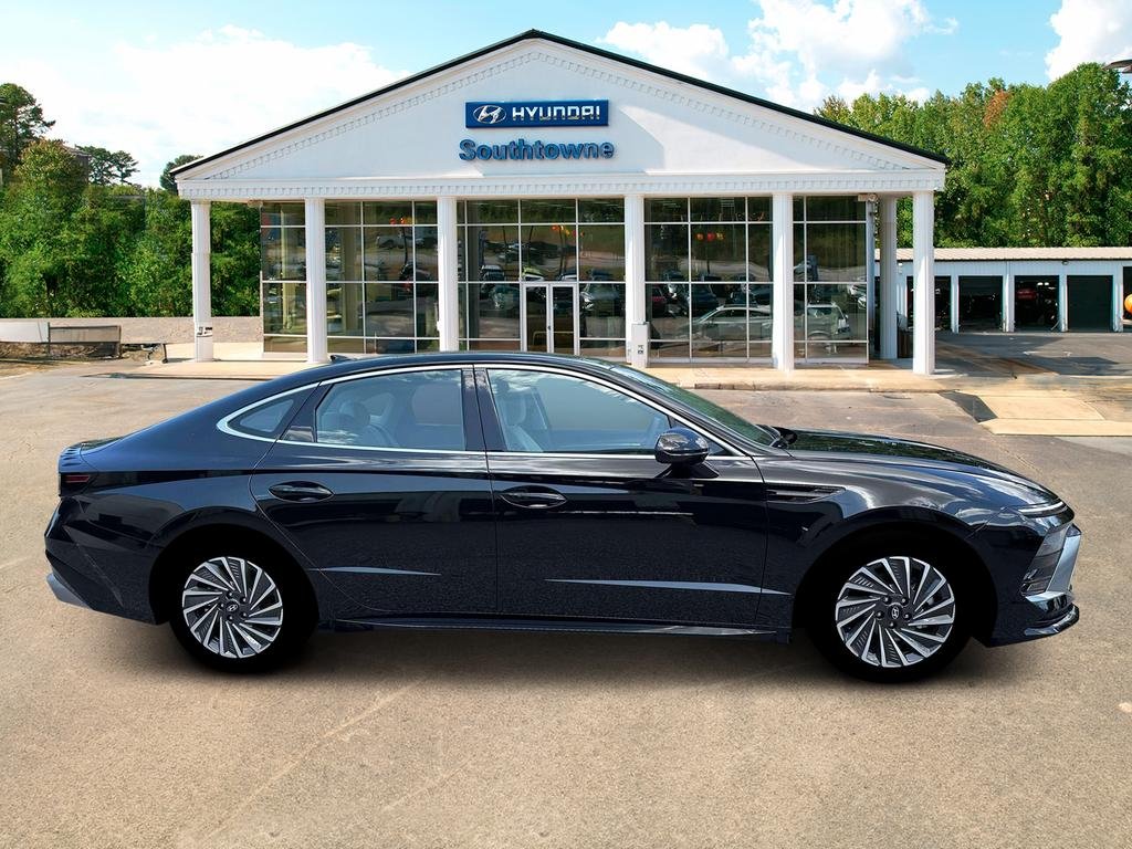 New 2026 Black Hyundai SEL image 9