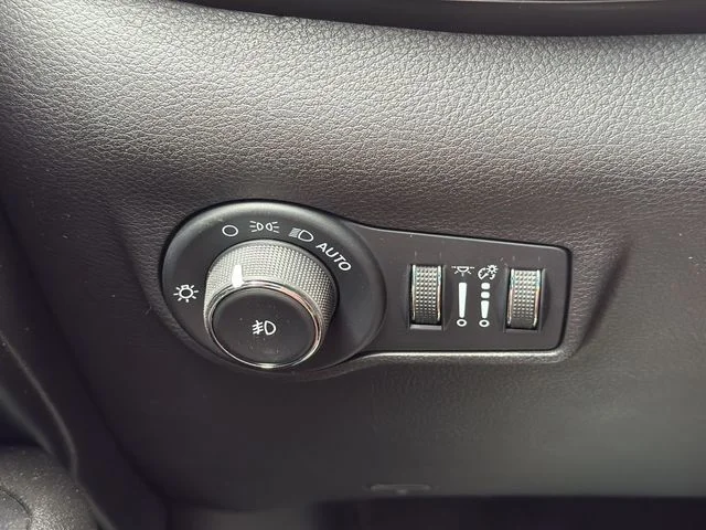Used 2023 Gray Jeep Latitude image 26