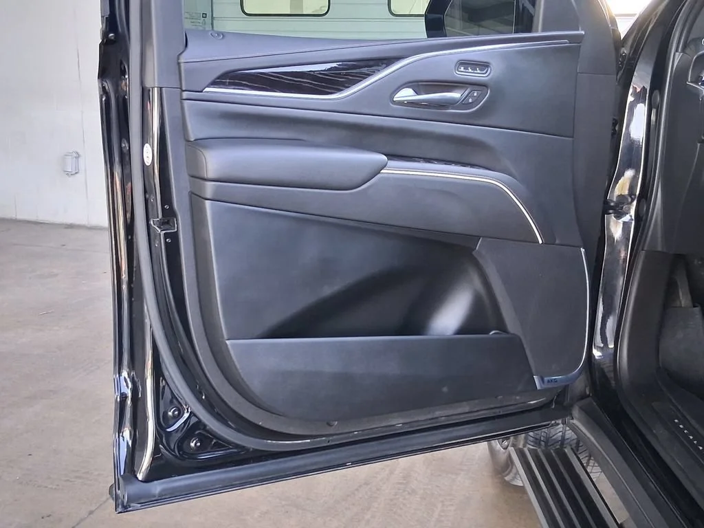 Used 2021 BLACK RAVEN Cadillac Sport image 17
