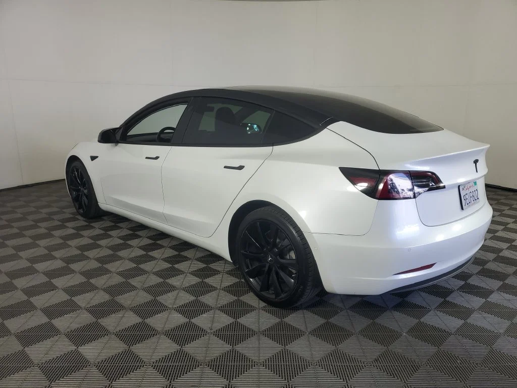 Used 2019  Tesla Standard Range Plus image 6
