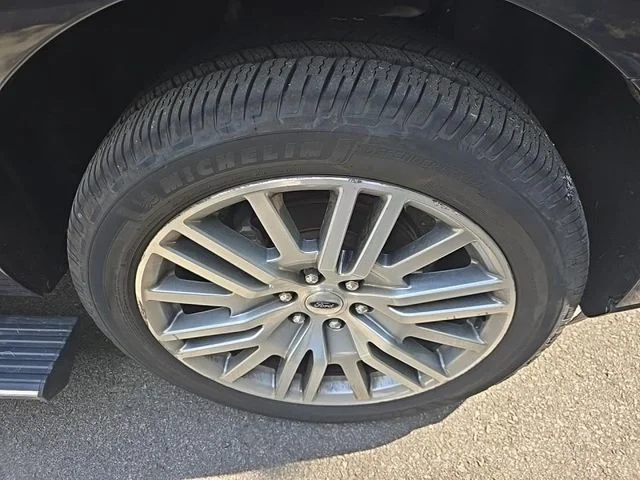 Used 2022  Ford Limited image 24