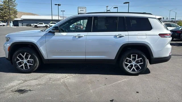 Used 2024 Silver Jeep Limited 4x4 image 6