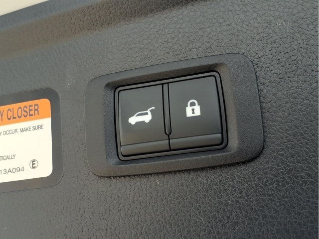 Used 2025  Mitsubishi SE image 25
