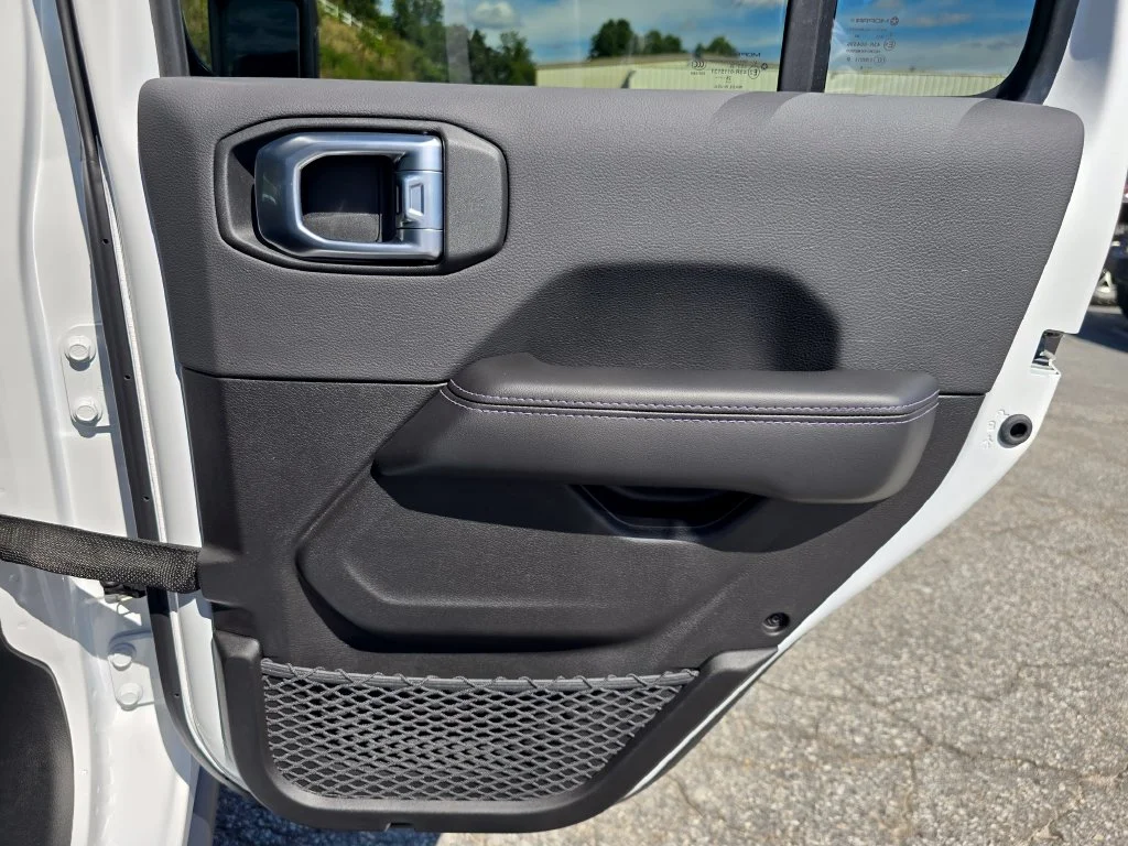 New 2027 White Jeep Rewind 4x4 image 39