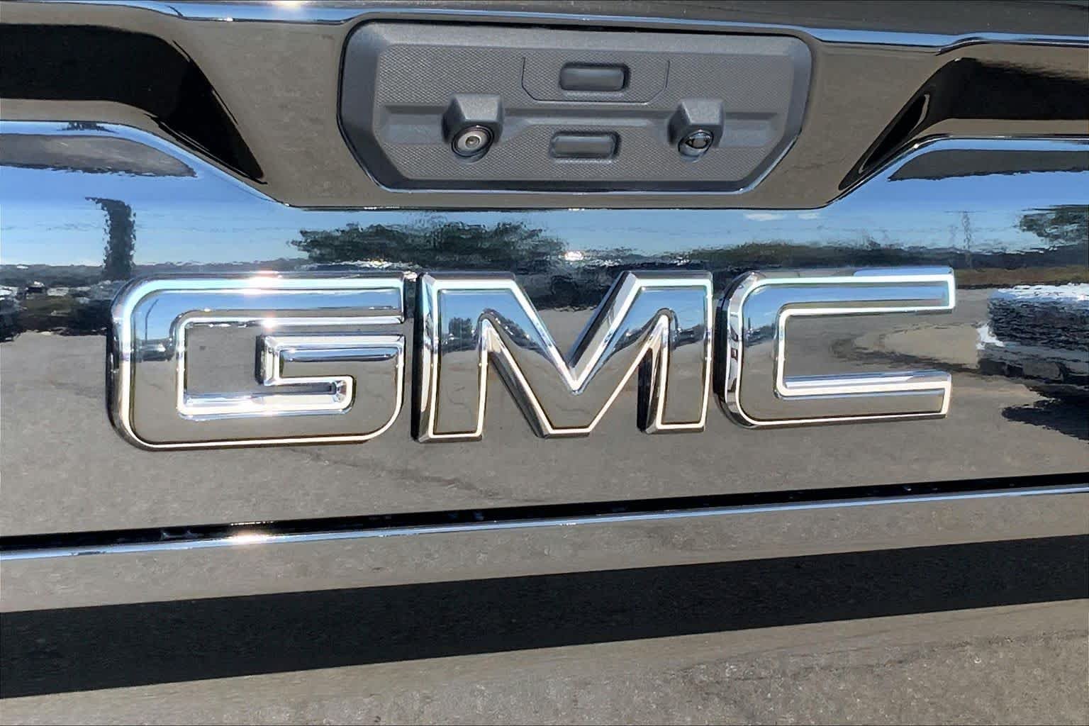 Used 2022 Onyx Black GMC AT4 image 30