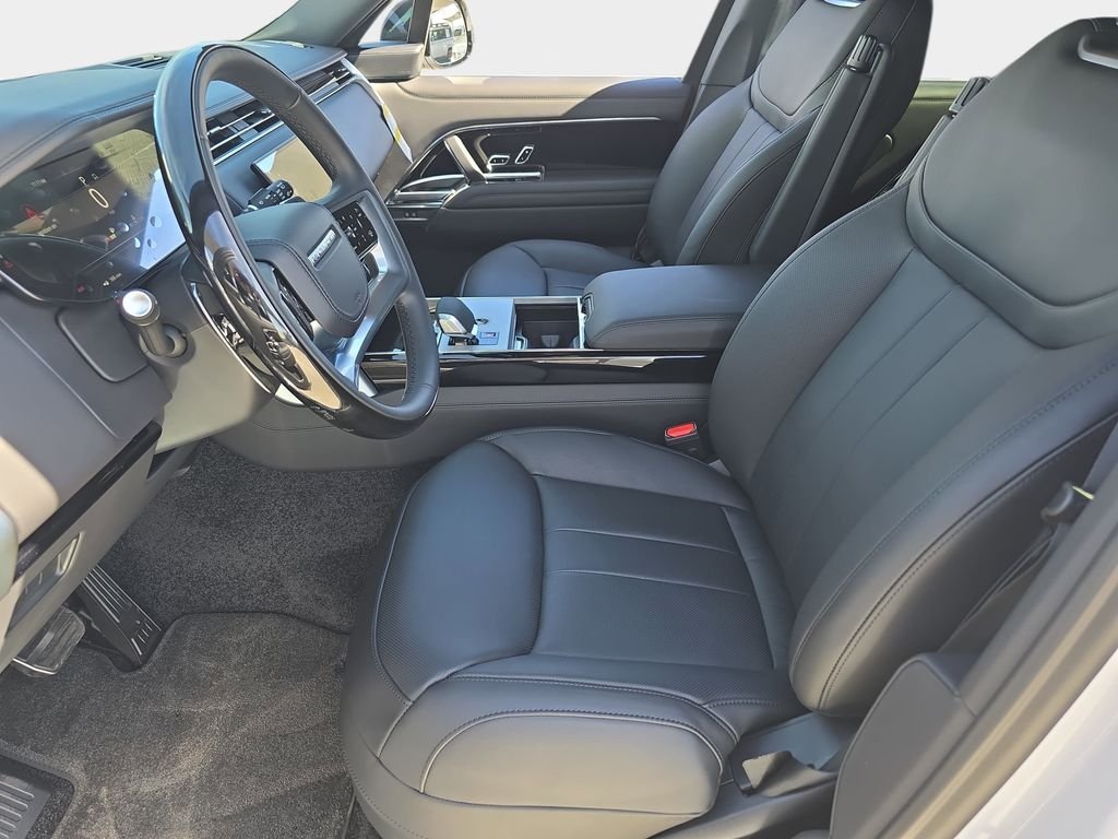New 2026 Ostuni Pearl White LAND ROVER SE LWB 7-Seats / V8 image 17