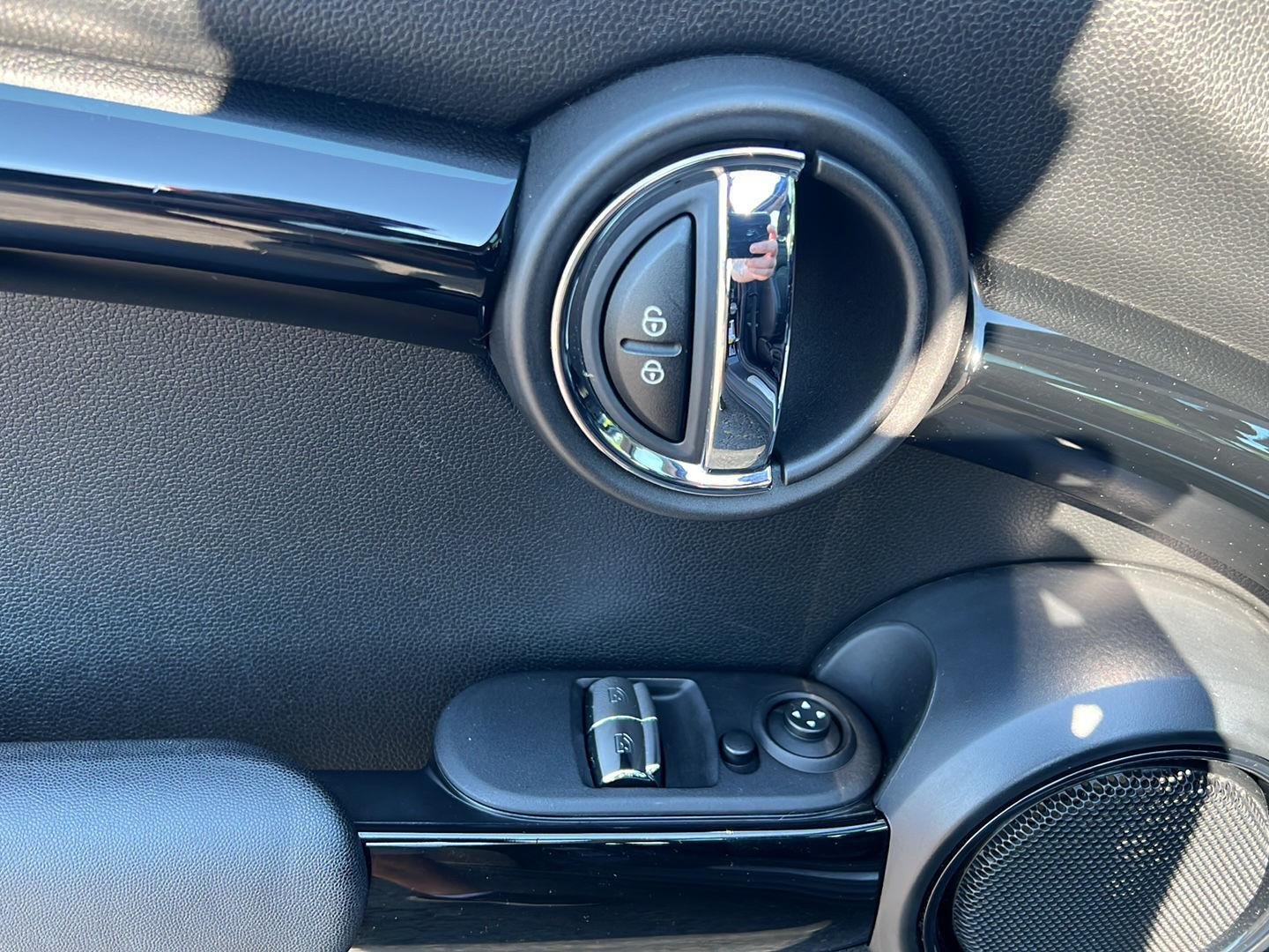 Used 2018 Midnight Black Metallic MINI Base image 18