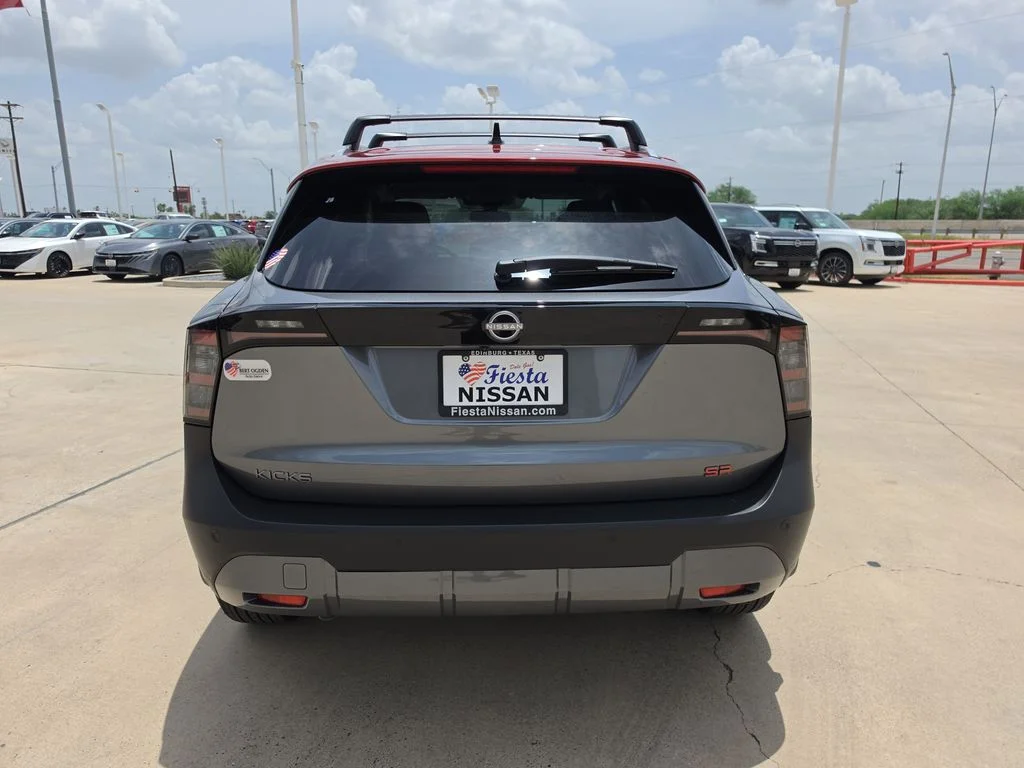 New 2026 Gun Metallic / Scarlet Ember Tintcoat Two-tone Nissan SR image 6