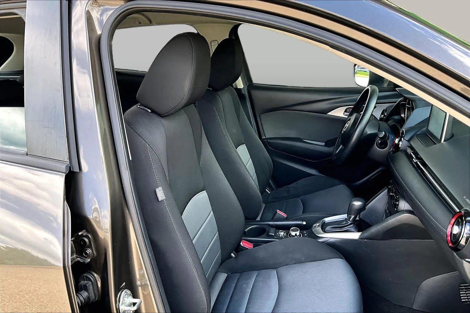 Used 2017 Titanium Flash Mica Mazda Sport image 8