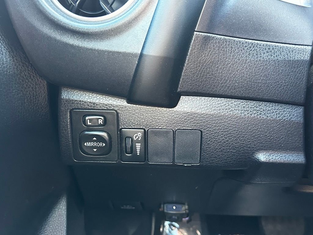 Used 2017 White Toyota LE image 32