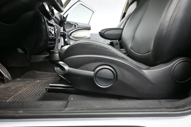 Used 2014 White MINI Paceman image 19