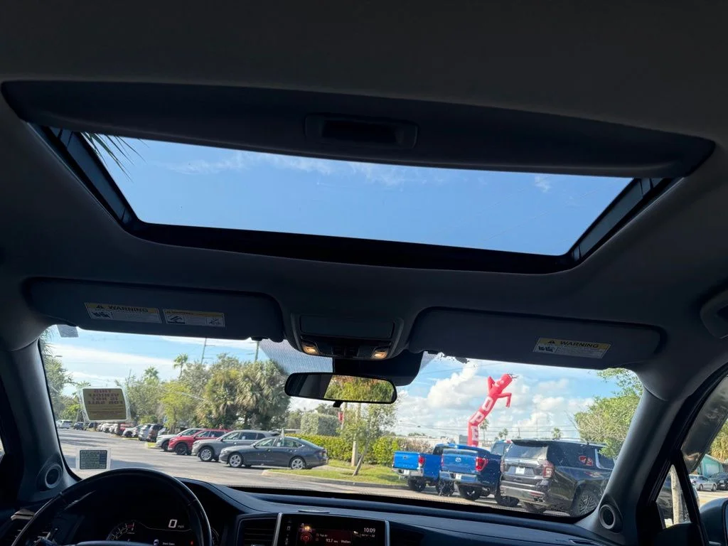 Used 2020 Obsidian Blue Pearl Honda RTL image 21