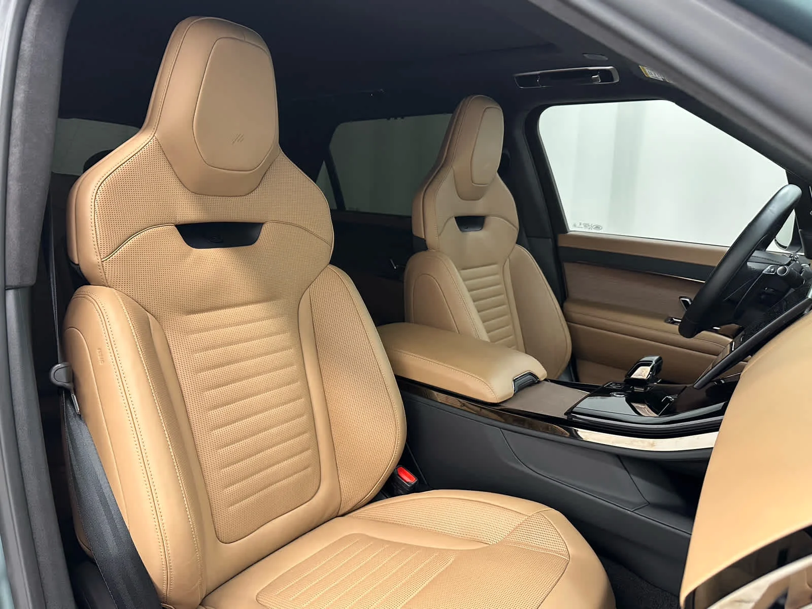 Used 2025 SV BESPOKE MATTE GREEN Land Rover SV Edition Two image 18