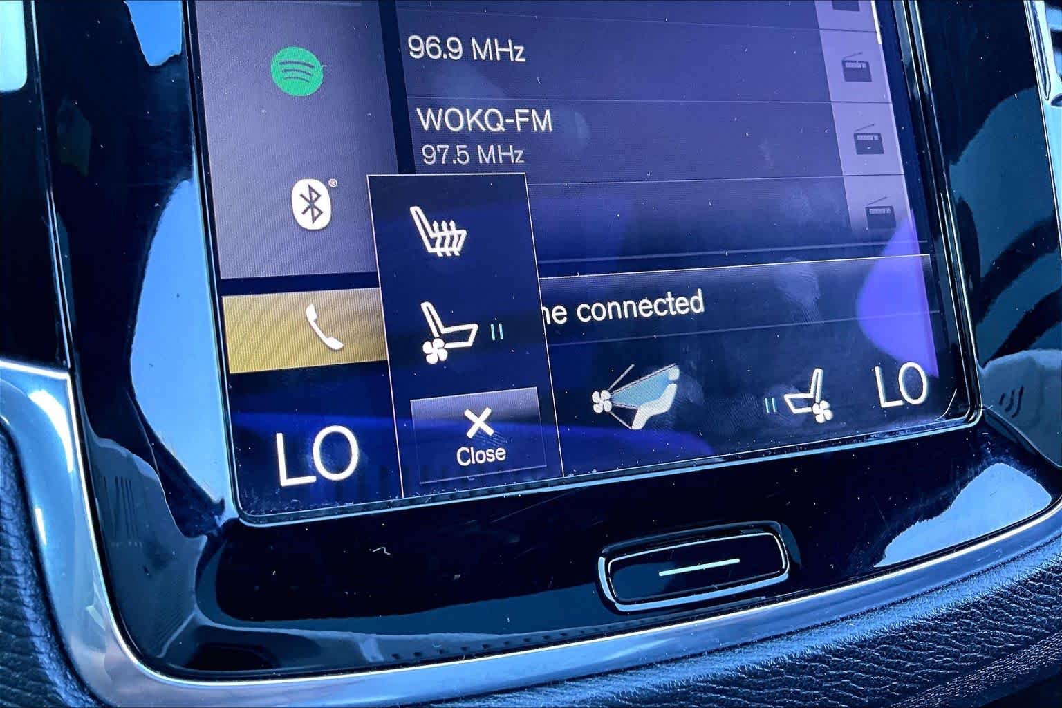 Used 2017 Magic Blue Metallic Volvo Inscription image 35
