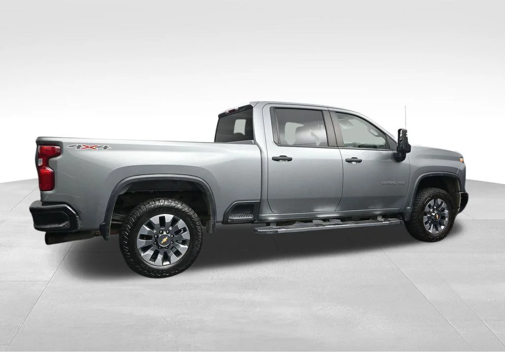 Used 2024 Gray Chevrolet Custom image 4