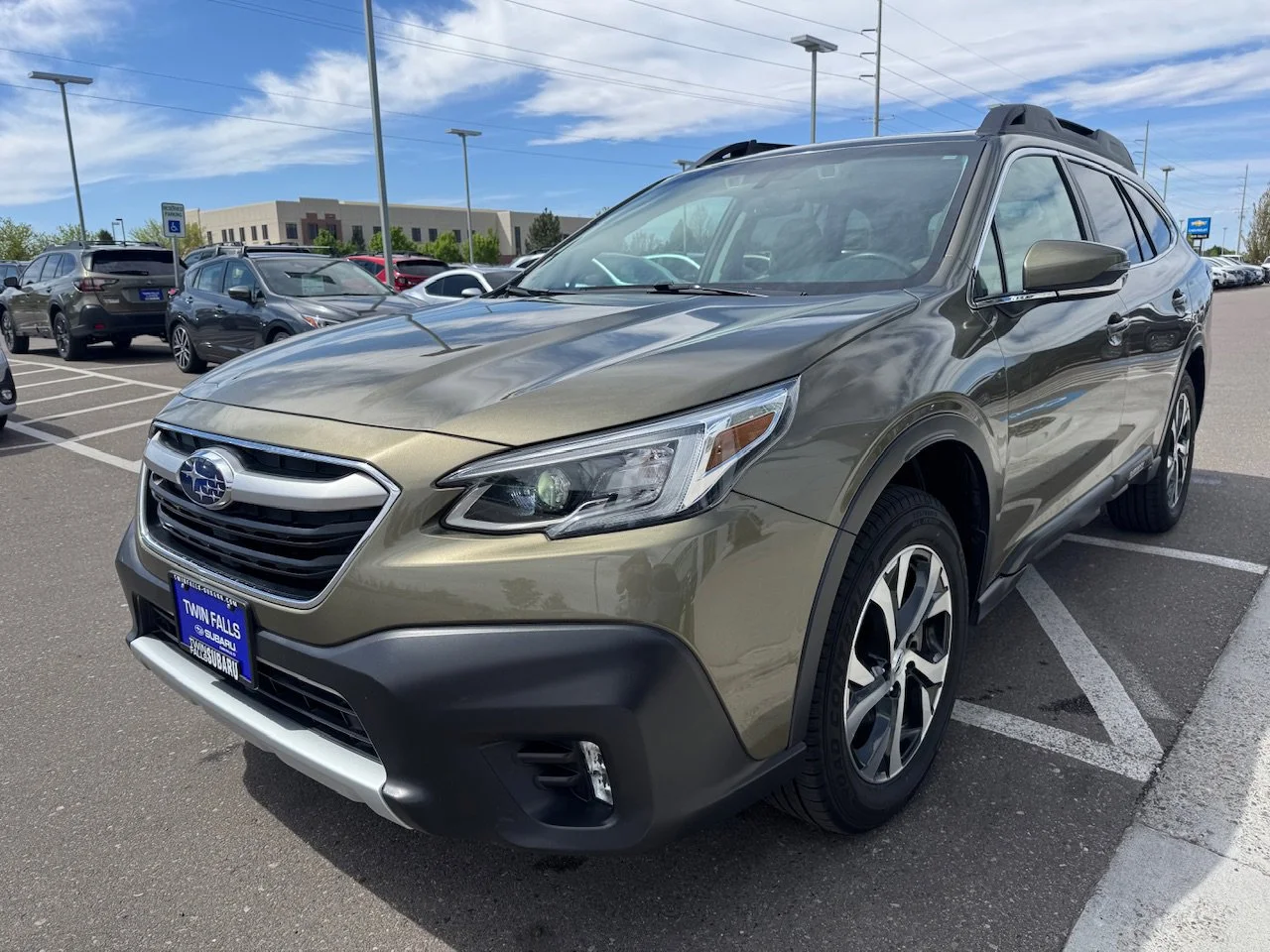 Used 2022 Autumn Green Metallic Subaru Limited image 3