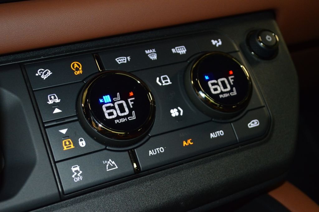 Used 2025 Gold Land Rover V8 image 27