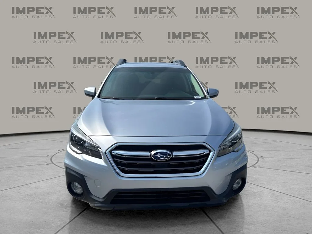 Used 2018 Silver Subaru 2.5i Premium image 9