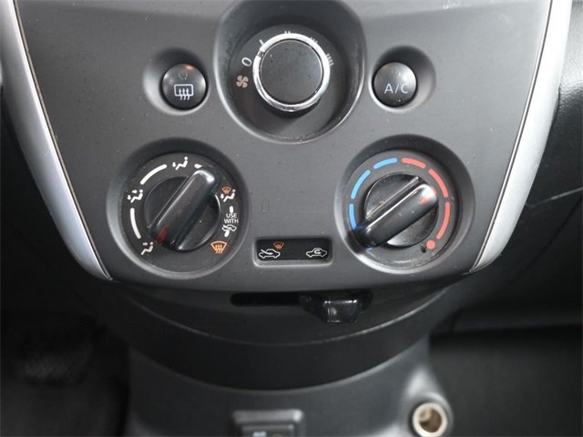 2019 Nissan Versa 1.6 SV photo 4