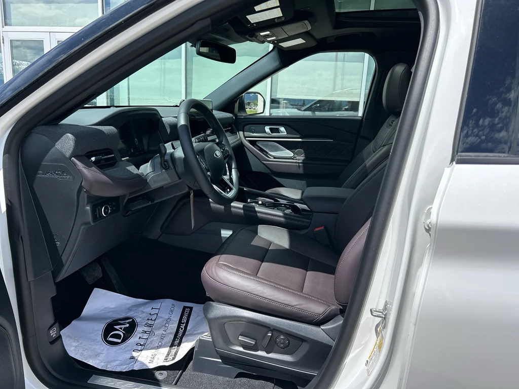 New 2026 Star White Metallic Tri-Coat Ford Platinum™ image 5