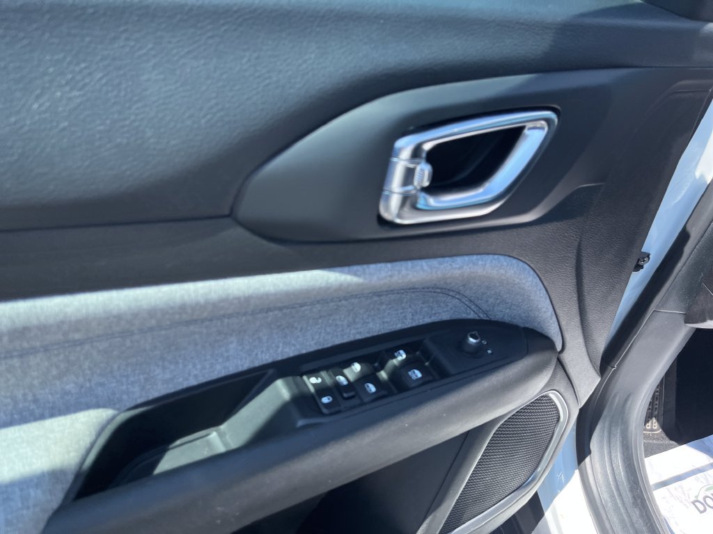 Used 2024 White Jeep Latitude image 10