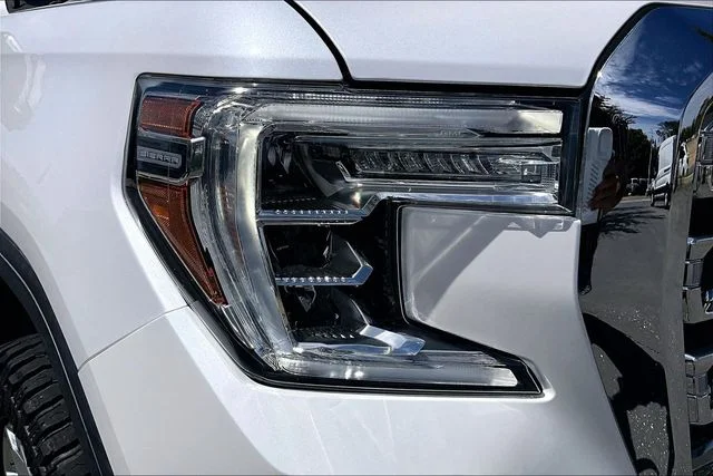Used 2021 White Frost GMC SLT image 28