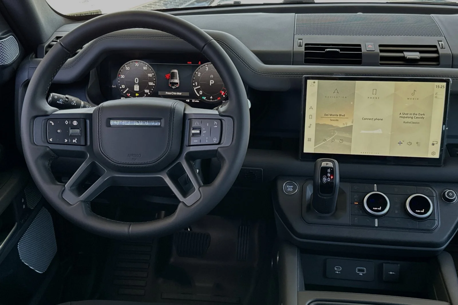 New 2024 Santorini Black Land Rover X-Dynamic SE image 14
