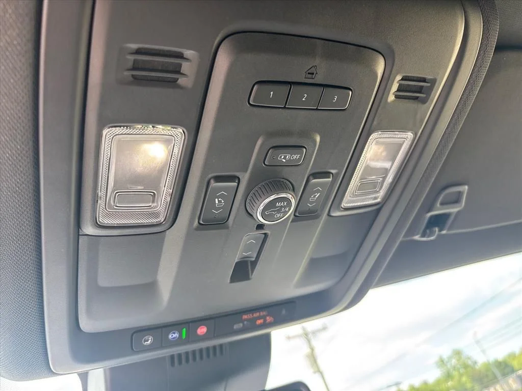 Used 2023 Black Chevrolet RST image 34