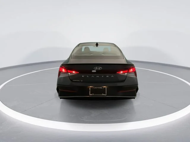 Used 2026 Gray Hyundai SEL Sport image 5