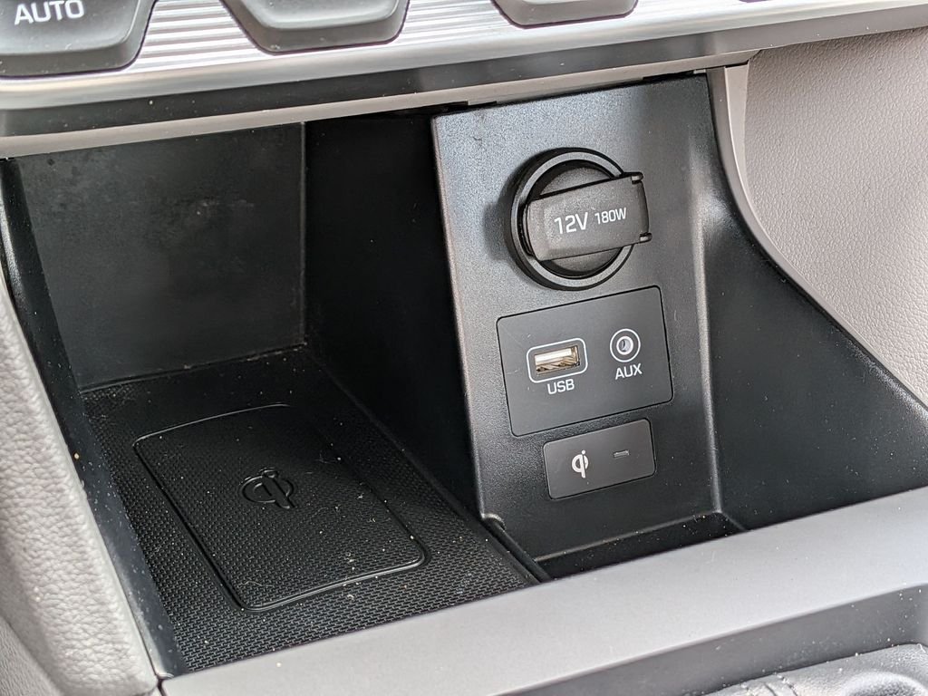 2020 Hyundai Elantra Limited - Photo 19