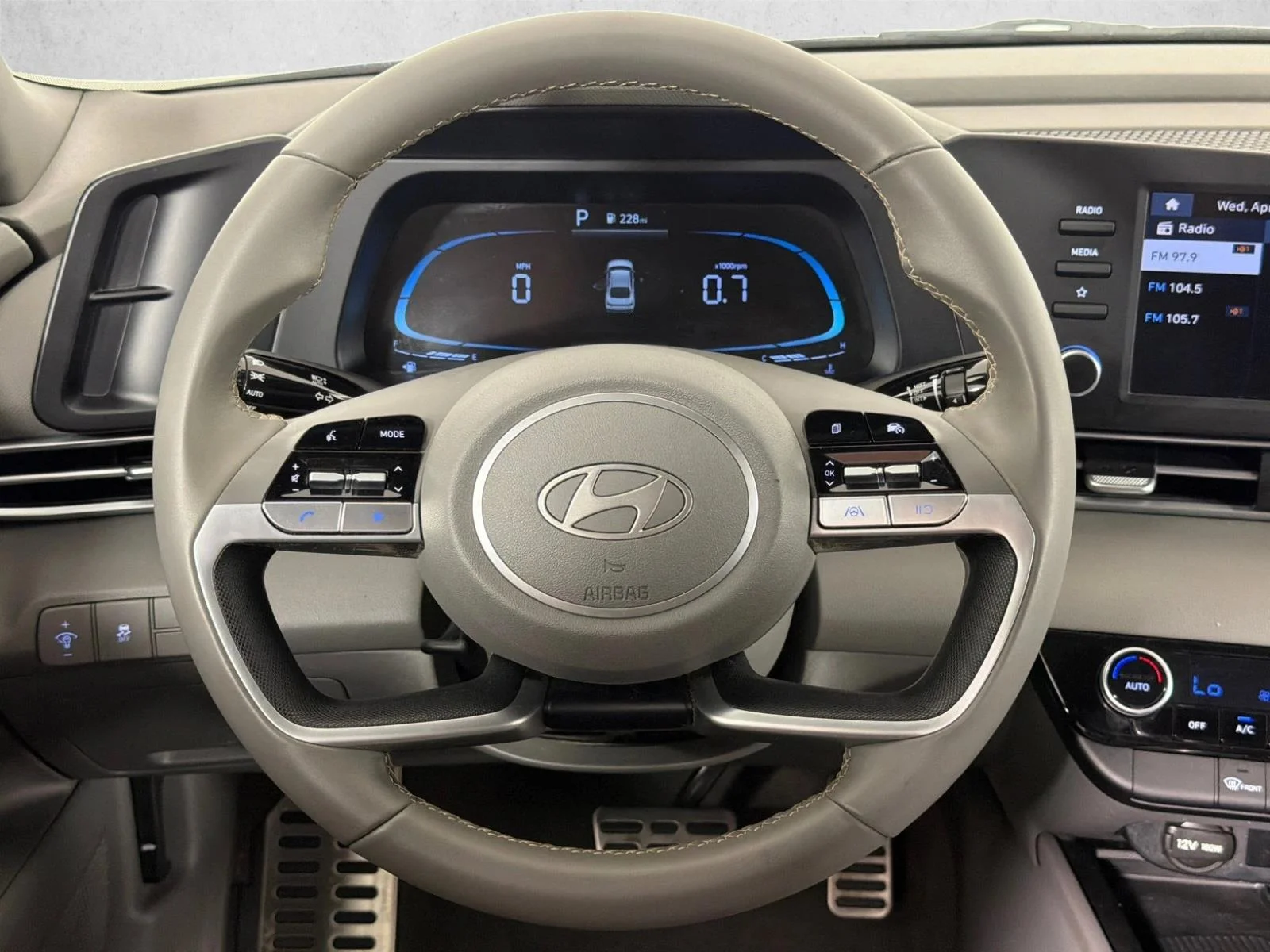 Used 2025 Gray Hyundai SEL Sport image 23