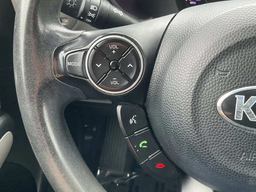 Used 2016 Black Kia Base image 21